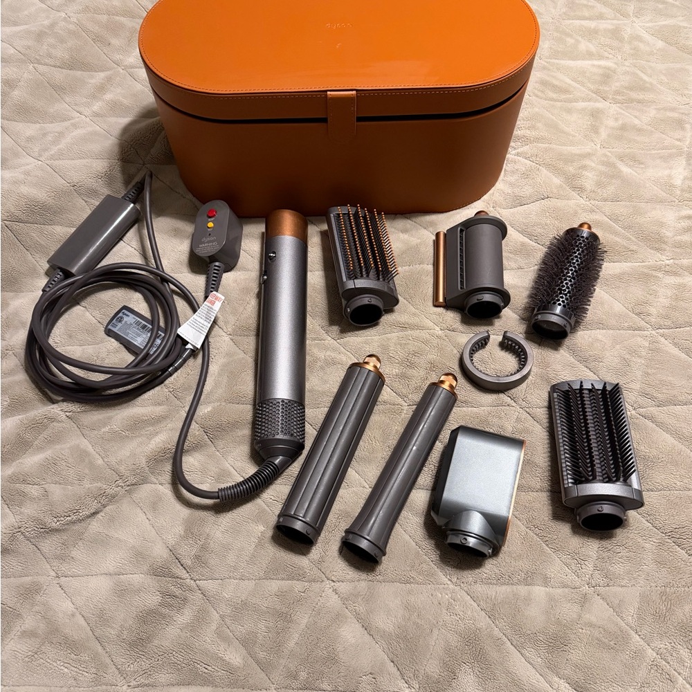 Dyson Air Wrap (case included)